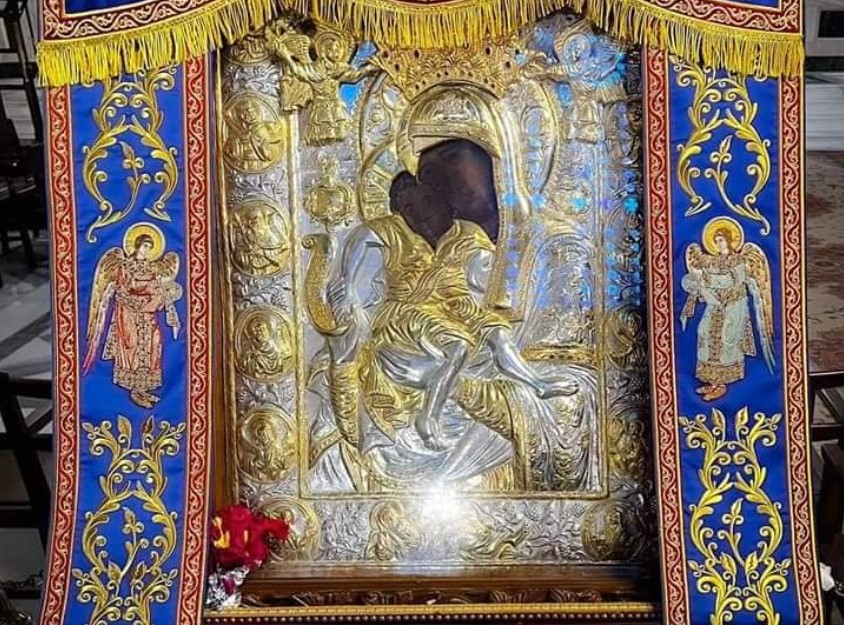 Ο Μητροπολίτης Ύδρας προσκύνησε την Ιερά Εικόνα «Άξιον Εστί» στη Μητρόπολη Αθηνών