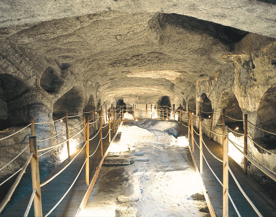 Τα διεθνή ΜΜΕ προβάλουν τις Κατακόμβες της Μήλου