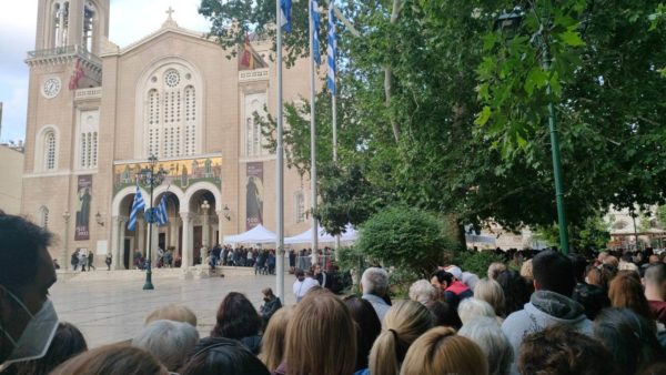 “Άξιον Εστί”: Ικανοποίηση και χαρά για την παράταση του προσκυνήματος – Συνεχίζεται με αμείωτο ρυθμό η προσέλευση στη Μητρόπολη