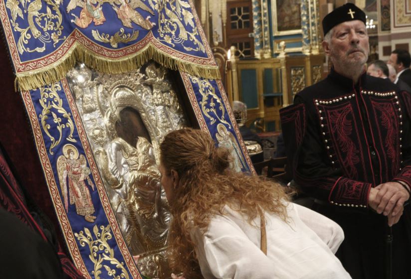 “Άξιον Εστί”: Η Παναγία παρηγοριά και ελπίδα – Με αμείωτο ρυθμό η προσκύνηση της Ιεράς Εικόνας στη Μητρόπολη Αθηνών
