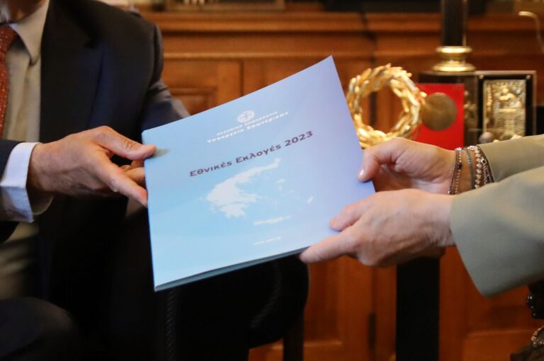 Στην Πρόεδρο της Δημοκρατίας τα αποτελέσματα των εκλογών – Η ώρα των διερευνητικών