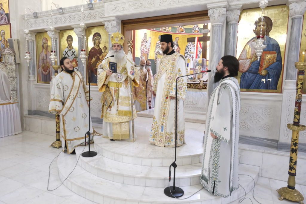 Χειροτονία Διακόνου από τον Μητροπολίτη Πειραιώς Σεραφείμ