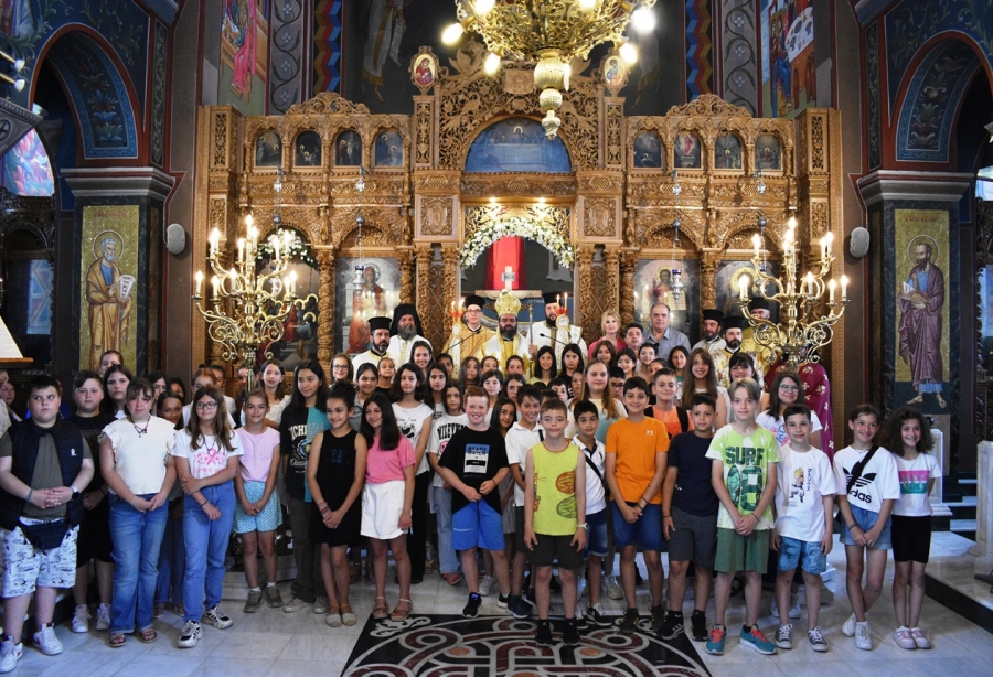 Βράβευση συμμετεχόντων μαθητών στον διαγωνισμό γραπτού λόγου από τον Μητροπολίτη Μαρωνείας