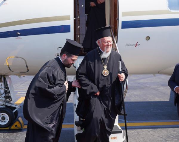Η Άφιξη του Οικουμενικού Πατριάρχη στο Διεθνές Αεροδρόμιο Θεσσαλονίκης “Μακεδονία” (ΦΩΤΟ)