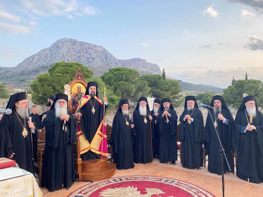 “Στο Βήμα του Γαλλίωνος” κορυφώθηκαν οι λατρευτικές εκδηλώσεις για τον Ιδρυτή της Εκκλησίας της Κορίνθου