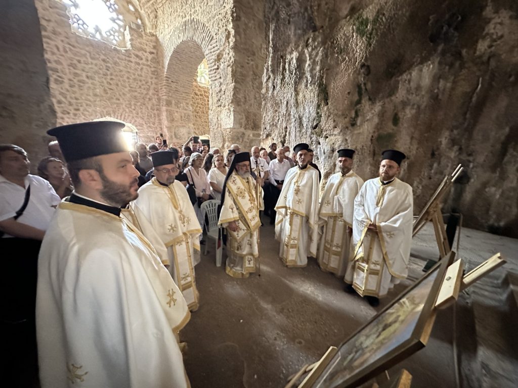 عيد القدّيسين بطرس وبولس هامتي الرسل ومؤسسي الكرسي الأنطاكي في كنيسة القدّيس بطرس.