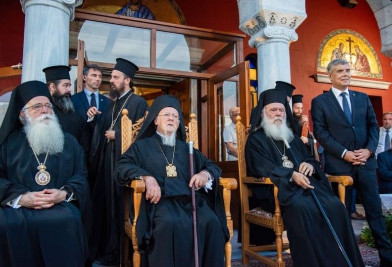 قداسته مع غبطة رئيس اساقفة اليونان وسيادة راعي ابرشية ديميترياس