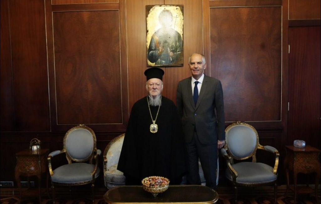 قداسته يستقبل سفيرفرنسا المنتهيةولايته لدى تركيا المكلف في لبنان