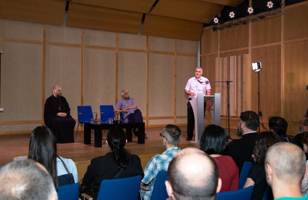 პატრიარქის საიუბილეო თარიღისადმი მიძღვნილი ღონისძიება ფოლკლორის ეროვნული ცენტრის დარბაზში