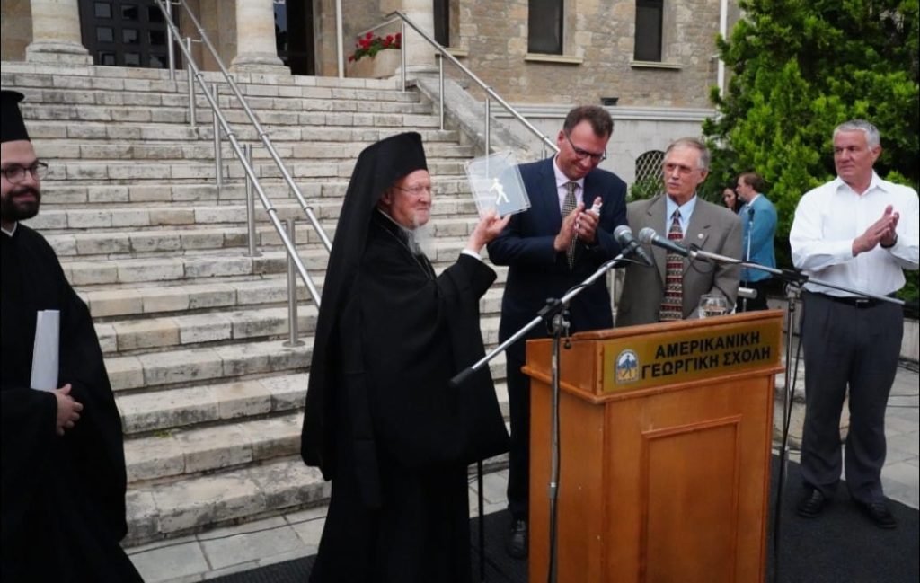 ‎صاحب القداسة يحضر حفل تخريج طلاب في مدرسة الزراعية الامريكية