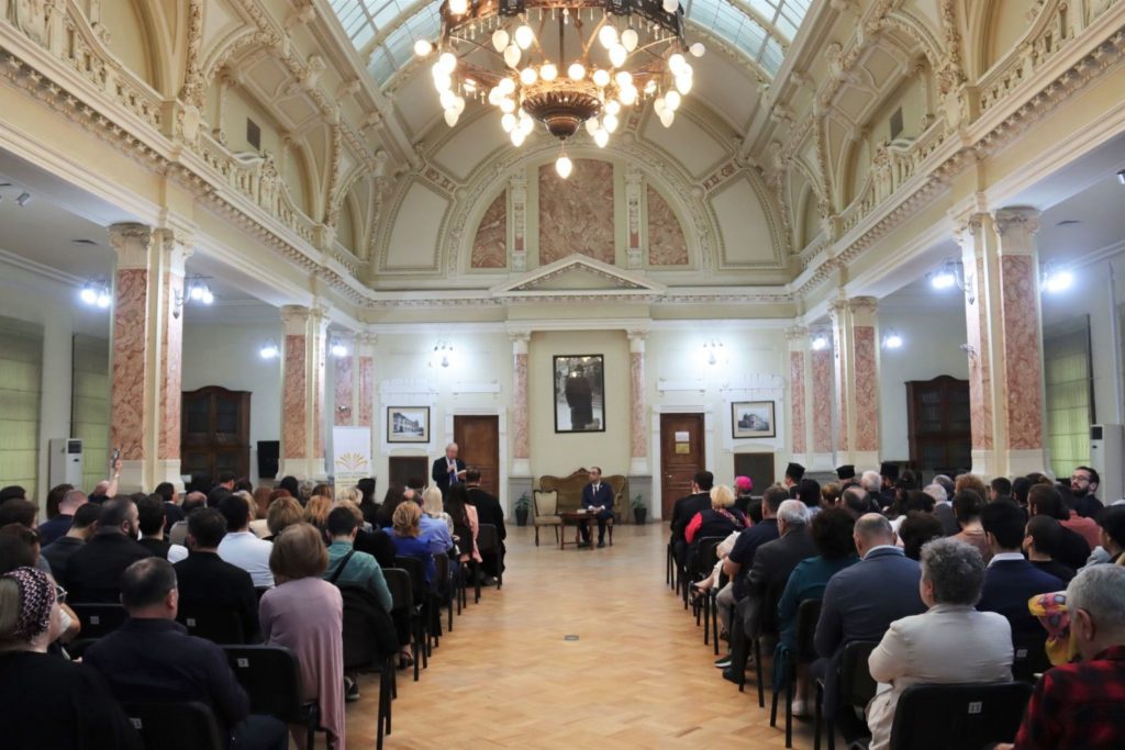 მსოფლიო პატრიარქის ბიოგრაფიული წიგნის პრეზენტაცია საჯარო ბიბლიოთეკაში