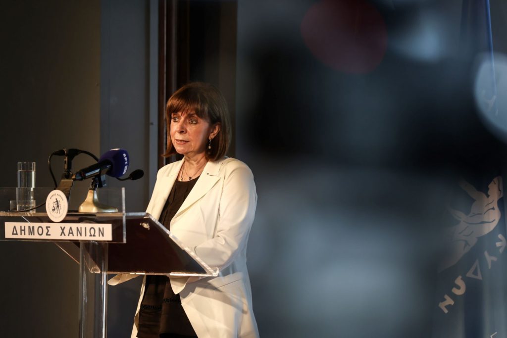 Ο Αρχιεπίσκοπος Κρήτης στην τελετή ανακήρυξης της Προέδρου της Δημοκρατίας σε Επίτιμη δημότη Χανίων