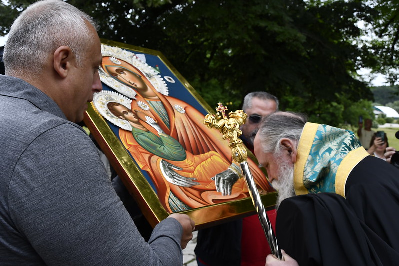 Αντίγραφο της Ιεράς Εικόνας της Παναγίας Γαλακτοτροφούσας από το Άγιον Όρος στη Μονή Τσετίνιε