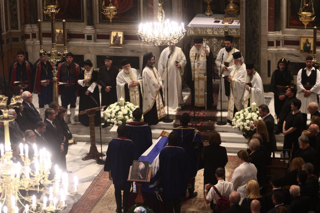 Ο Αρχιεπίσκοπος Ιερώνυμος στην Εξόδιο Ακολουθία του Γιάννη Μαρκόπουλου