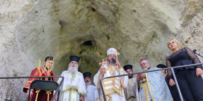 И тази година Доростолският митрополит Яков ще служи в скалните манастири в местността Канагьол