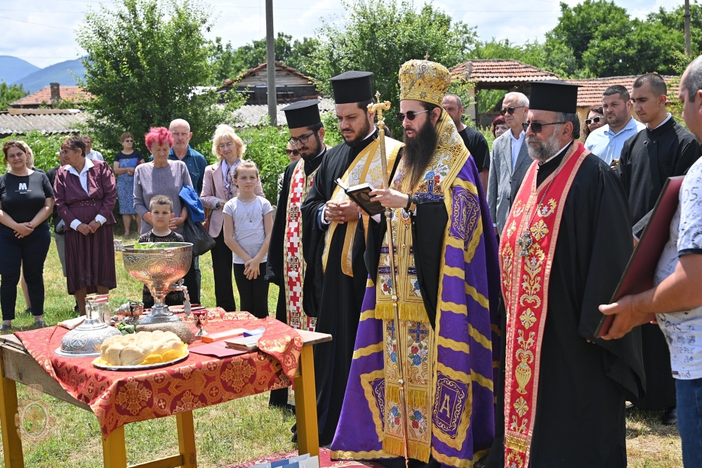 Полагане на основен камък за храм “Св. Николай Мирликийски Чудотворец” в с. Леново