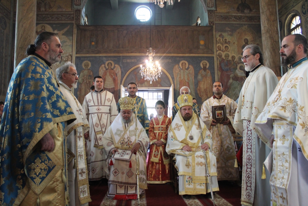 Архиерейска света Литургия за празника на Богородичната икона “Достойно есть” в Поморие