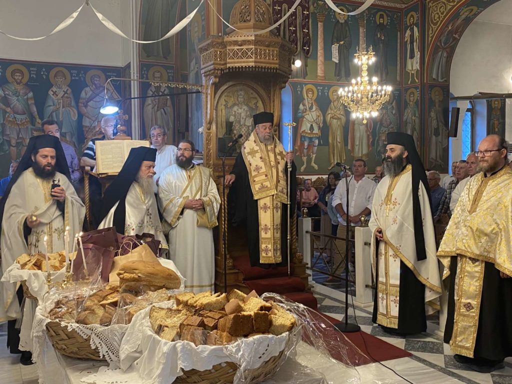 Η Εορτή της Πεντηκοστής και της Αγίας Τριάδος στη Μητρόπολη Καρυστίας και Σκύρου