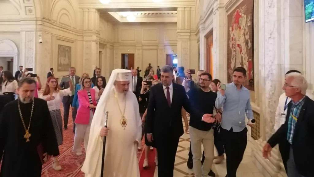 Patriarhul României, prezent la votul de învestire a noului Guvern, condus de premierul desemnat Marcel Ciolacu