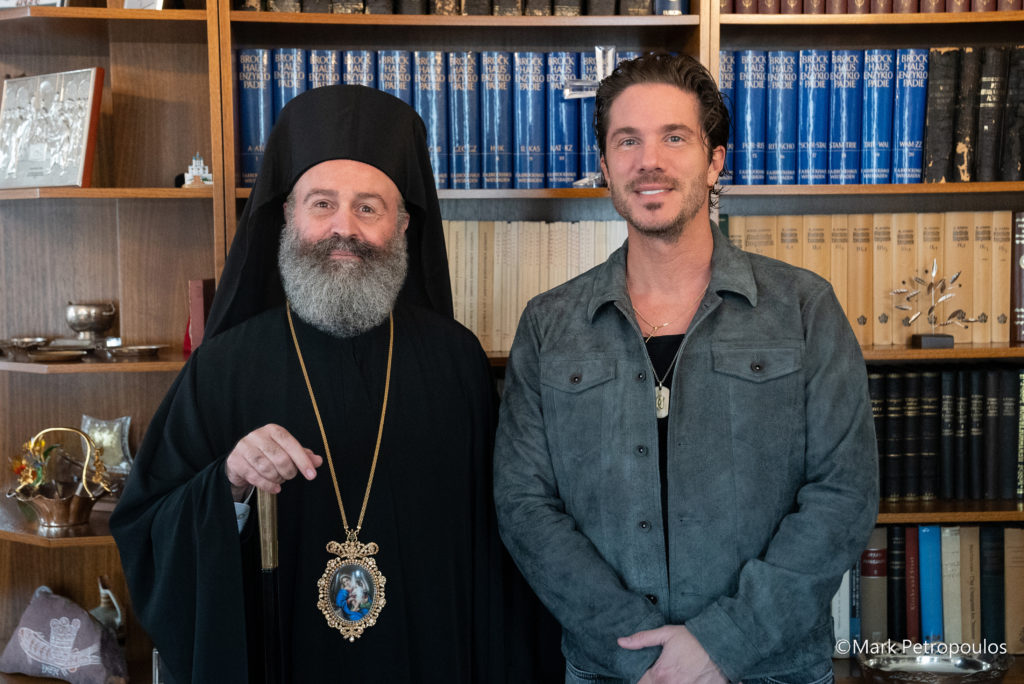 Ο τραγουδιστής Νίκος Οικονομόπουλος στην Ιερά Αρχιεπισκοπή Αυστραλίας
