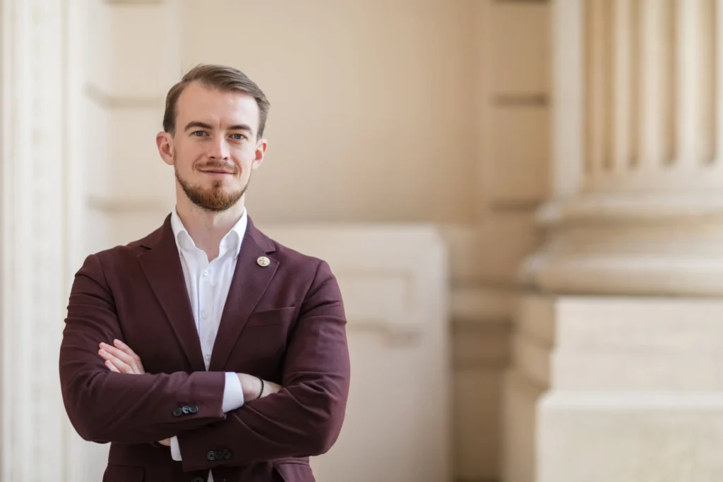 Directorul agenției de știri a Patriarhiei Române îndeamnă utilizatorii de Internet să distribuie „Binele de știut”