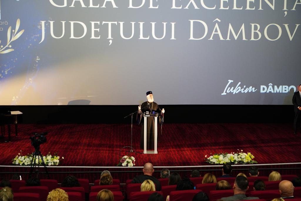 Chiriarhul Târgoviștei a participat la Gala de excelență a județului Dâmbovița