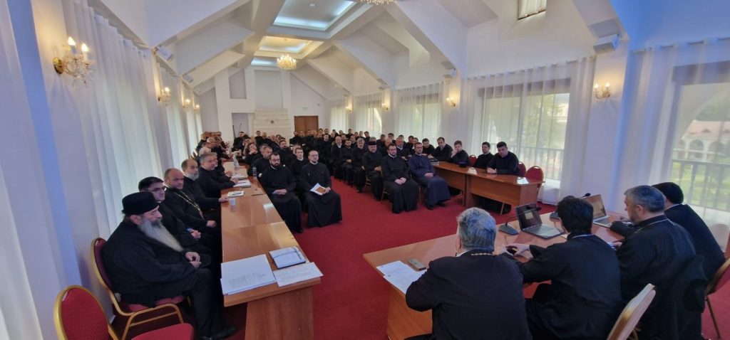 Clericii din cercurile pastorale ale protopopiatului Câmpina s-au reunit la Mănăstirea Caraiman