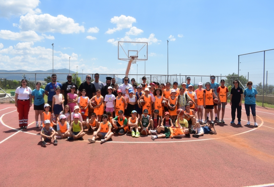 Ο Μητροπολίτης Μαρωνείας στη 2η Αθλητική Γιορτή μπάσκετ στις εκκλησιαστικές κατασκηνώσεις