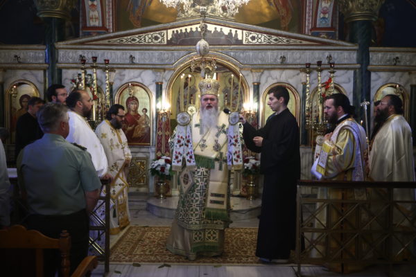 Φωτορεπορτάζ ope.gr: Η μεγάλη εορτή του Αγίου Πνεύματος στον Ιερό Ναό της Αγίας Τριάδας Ακτής Θερμαϊκού