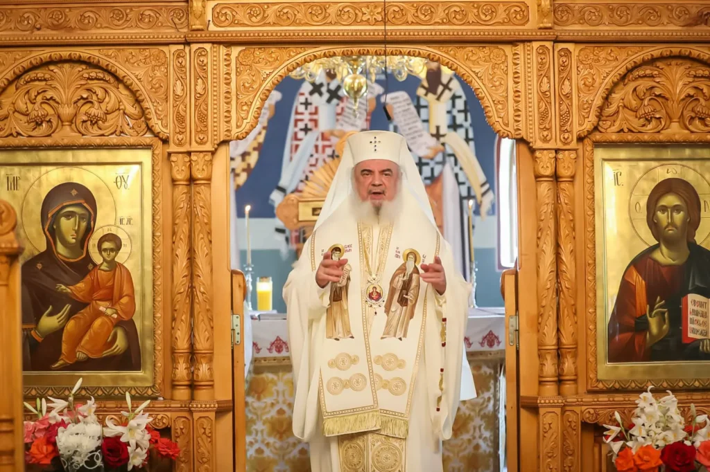 Patriarhul: Românii, popor cu credință răbdătoare și purtătoare de cruce spre Înviere, s-au creștinat lent și profund