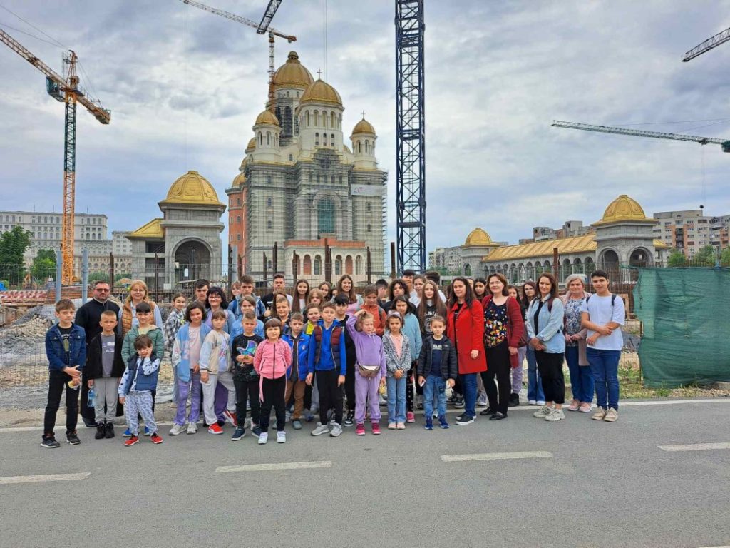 Tineri din Prahova la Catedrala Națională și alte obiective din București