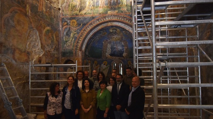 Έλληνες συντηρητές σώζουν τοιχογραφίες σε βυζαντινό ναό στο Κουρμπίνοβο