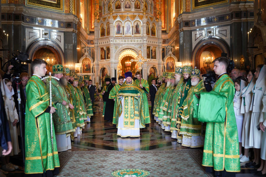Святейший Патриарх Кирилл совершил Литургию в Храме Христа Спасителя у принесенной иконы Святой Троицы преподобного Андрея Рублева