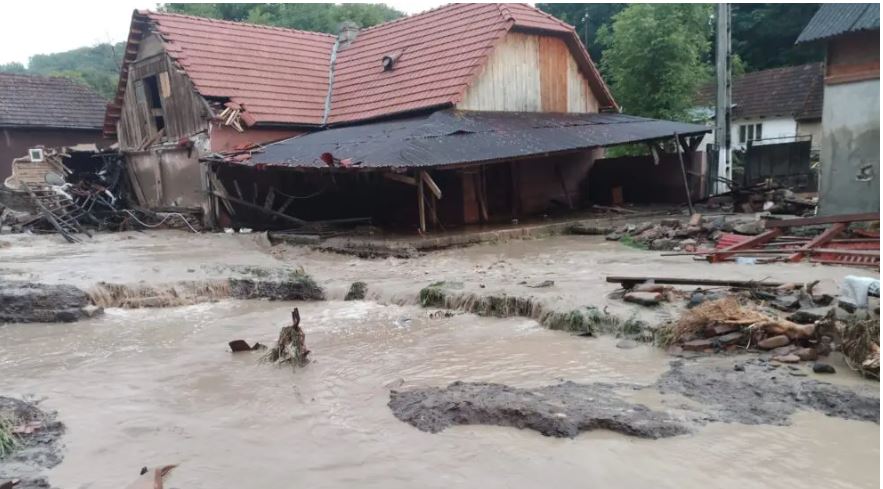 Arhiepiscopia Aradului vine în sprijinul persoanelor afectate de inundaţii