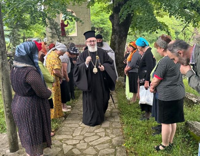 ზესტაფონის მუნიციპალიტეტის, სოფელ სამების (განთიადი) ყოვლადწმინდა სამების სახელობის ტაძრის მოლოცვა