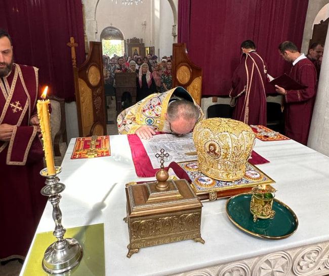 საკვირაო წირვა ზესტაფონის ყოვლადწმინდა ღვთისმშობლის მიძინების სახელობის საკათედრო ტაძარში