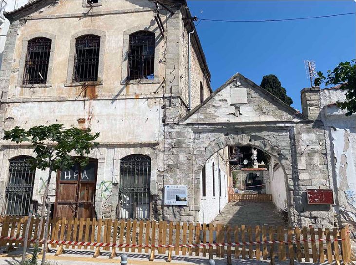 Καβάλα: Σε κίνδυνο ο ναός του Αη Γιάννη από παρακείμενο ετοιμόρροπο κτήριο