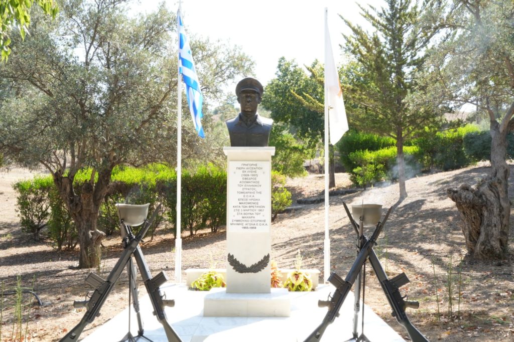 Αποκαλυπτήρια προτομής του Γρηγόρη Αυξεντίου στο Στρατόπεδο ΕΛΔΥΚ στη Μαλούντα