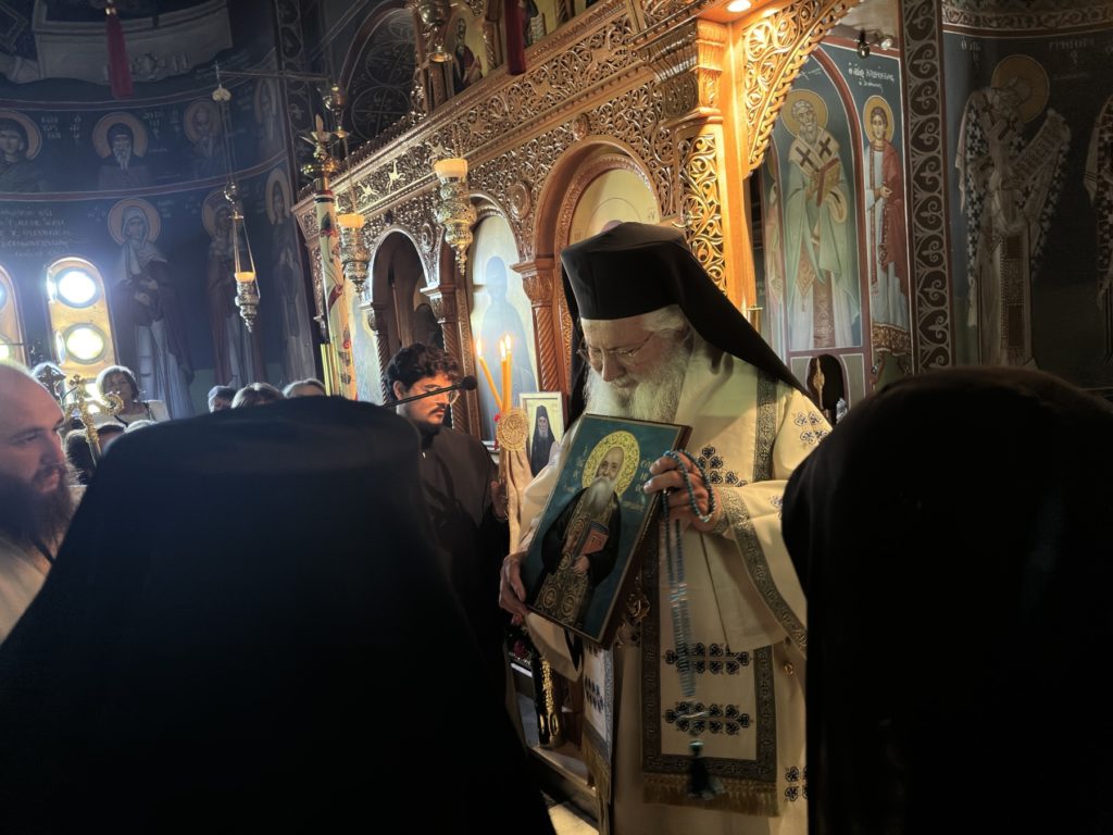 Μία εικόνα του Αγίου Ευμενίου δώρο στον Μητροπολίτη Γεώργιο για τα 15 χρόνια από την εις Επίσκοπον χειροτονία του