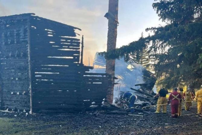 Κάηκε η παλαιότερη ρουμανική ενορία σε Αμερικανικό έδαφος (ΦΩΤΟ)