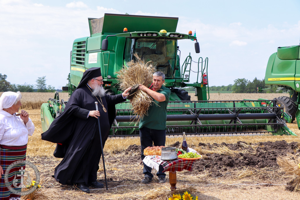 Митрополит Йоан присъства на тържественото отбелязване 30 години от създаването на дружество в Добруджа