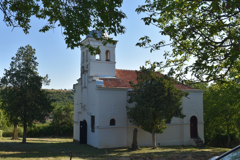Празнична архиерейска св. Литургия в църквата „Св. Йоан Рилски“ в с. Славяни