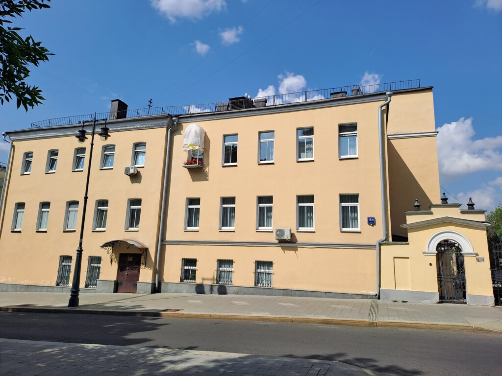ПОДВОРЬЮ ПЮХТИЦКОГО МОНАСТЫРЯ В МОСКВЕ ПЕРЕДАНО ЗДАНИЕ ПРИХОДСКОГО ДОМА