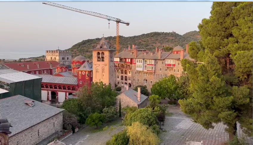 Εκεί που η φύση ενώνεται με το Θείο, η ορθόδοξη καρδιά της Ι.Μ.Μ. Βατοπαιδίου, χτυπάει ήρεμα, μοναδικά! (ΒΙΝΤΕΟ)