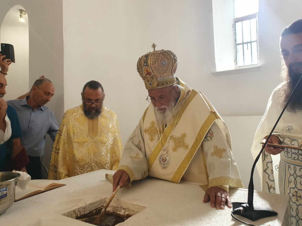 Ο Μαντινείας Αλέξανδρος εγκαινίασε ναό που είχε υποστεί μεγάλες ζημιές από πυρκαγιά