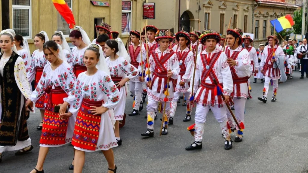 Peste 5000 de tineri români din diaspora sunt așteptați să participe la taberele ARC 2023