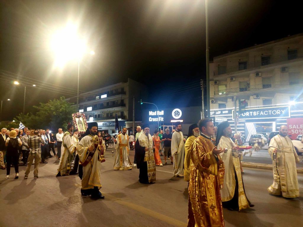 Φωτορεπορτάζ ope.gr: Αρχιερατικός Εσπερινός και λιτανεία πανηγύρεως του Ιερού Ναού Αγίας Παρασκευής Αττικής