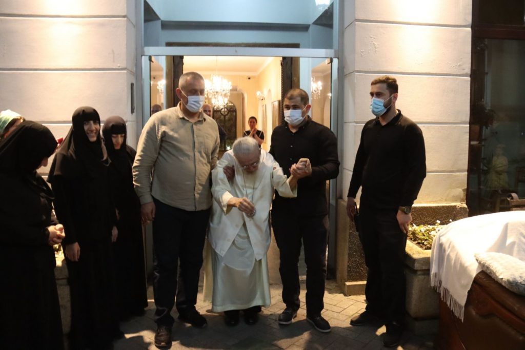 პატრიარქს ნათლულების გუნდმა საიუბილეო თარიღები მიულოცა