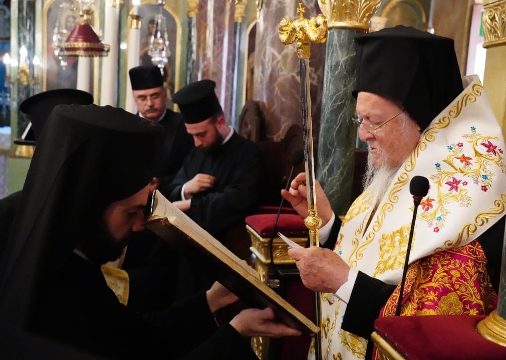 القداس الإلهي في كنيسة الرسل الاثني عشر فريكيوي