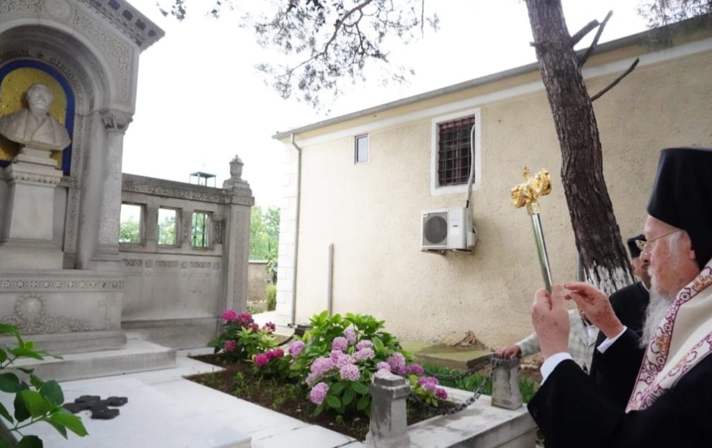 قداس الاحد في دير التجلي البطريركي جزيرة خالكي